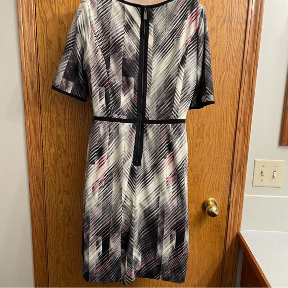 Vince Camuto Knit A-Line Dress Short Sleeve Size 12 Colour Black/Gray/White/Pink - Picture 14 of 16